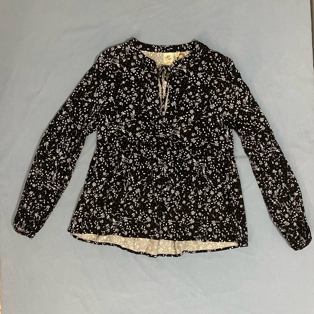 White Crow top. Fits large. NWT